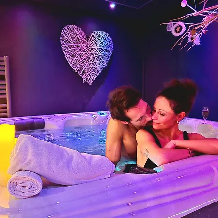 מלון אהבה Sweety Loft Romantique Avec Jacuzzi *
